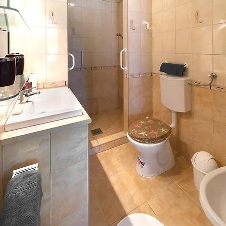 Eden Garden Apartment Zamardi