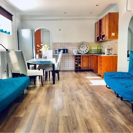 Eden Garden Apartment *