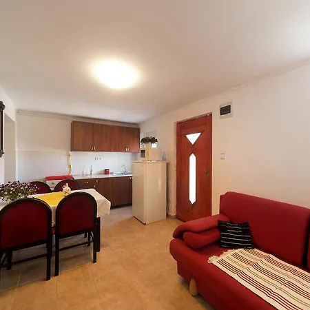 Eden Garden Apartman *